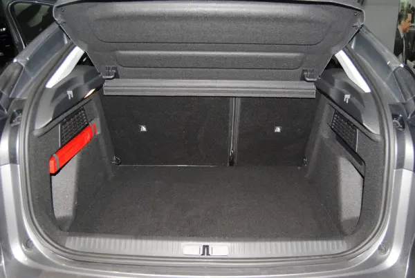 Citroen C4 1.2 Hybrid Max e-DSC6 38