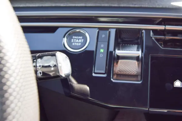 Peugeot E-5008 73 kWh GT 34