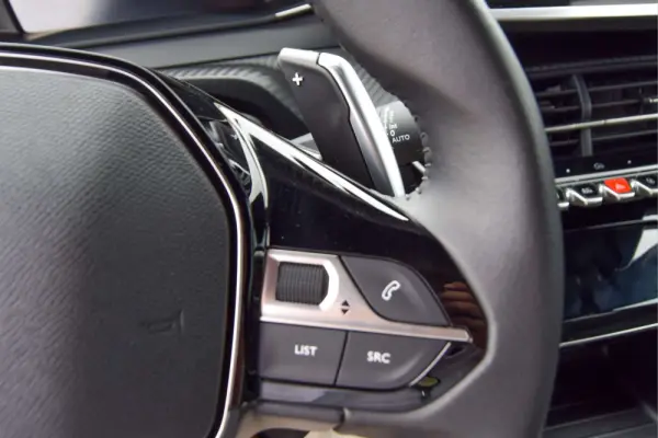Peugeot 2008 1.2 Hybrid Allure e-DCS6 19