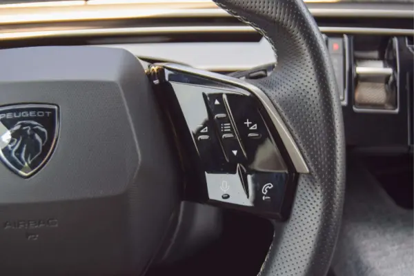 Peugeot E-3008 73 kWh GT 10