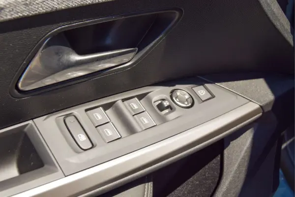 Peugeot E-3008 73 kWh GT 41