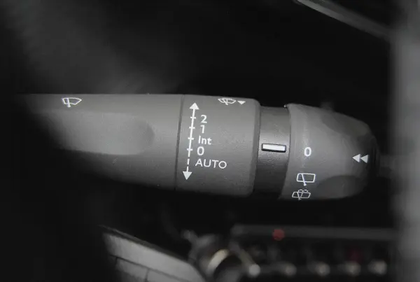 Peugeot 2008 1.2 Hybrid Allure e-DCS6 23
