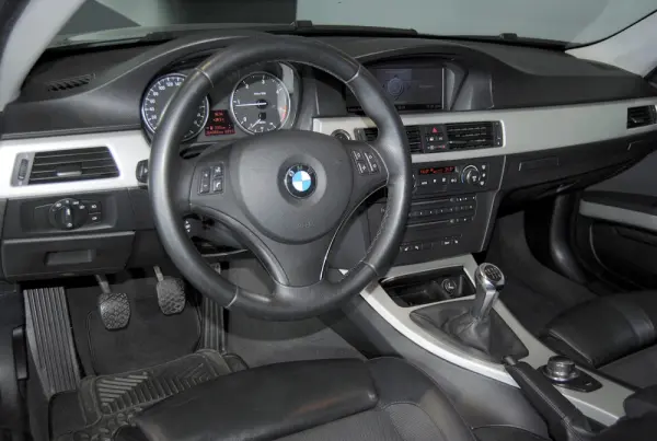 BMW 320 D COUPE 14