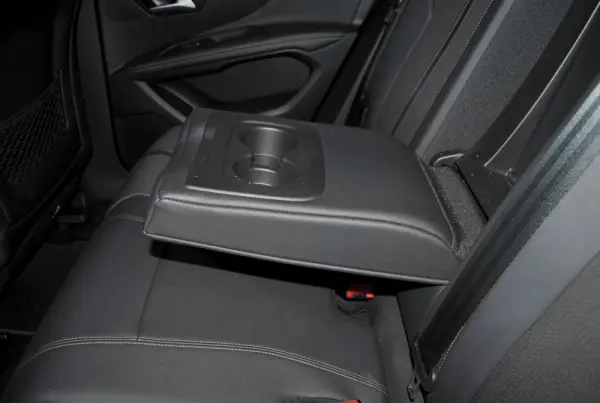 Peugeot 3008 1.6 Hybrid GT e-EAT8 19