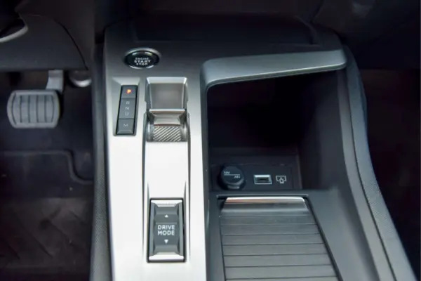Peugeot 408 1.2 Hybrid Allure e-DCS6 23