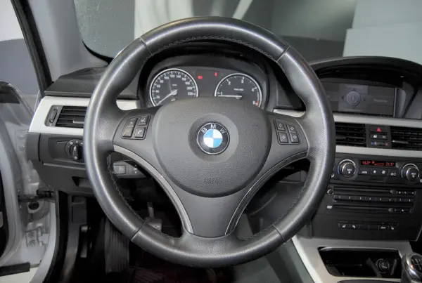 BMW 320 D COUPE 21
