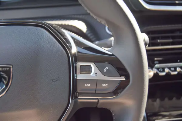Peugeot e-208 50 kWh Allure 8