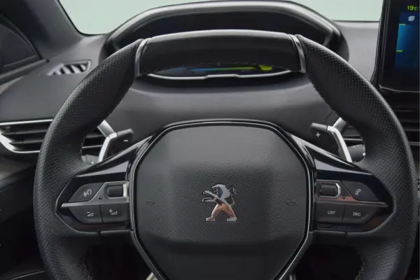 Peugeot 3008 1.6 Hybrid GT e-EAT8 11