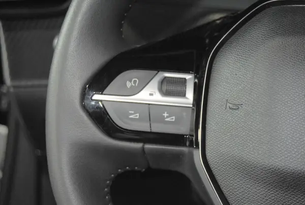 Peugeot 2008 1.2 Hybrid Allure e-DCS6 20