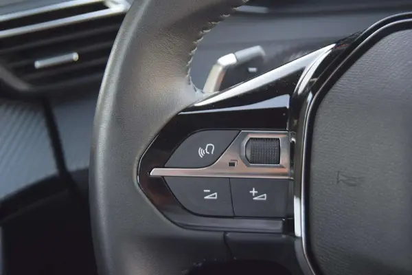 Peugeot 2008 1.2 Hybrid Allure e-DCS6 11