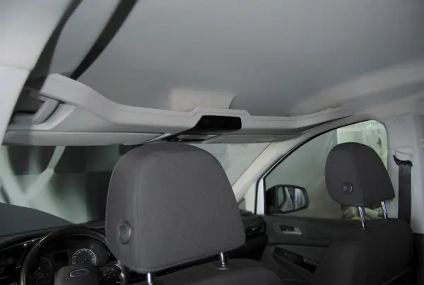 Ford Tourneo Connect 2.0 TDCi Titanium 5 lugares 22