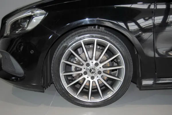 Mercedes-Benz A 180 AMG Line 10