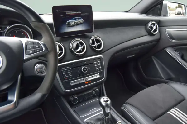 Mercedes-Benz CLA 180 d Shooting Brake AMG Line 12