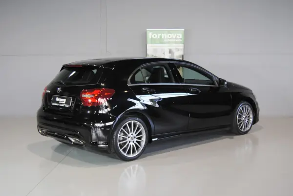Mercedes-Benz A 180 AMG Line 6