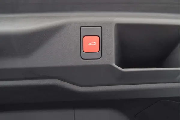 Peugeot E-5008 73 kWh GT 8