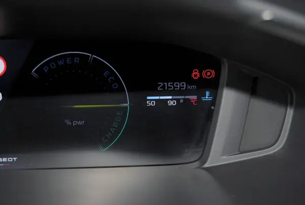 Peugeot 2008 1.2 Hybrid Allure e-DCS6 34