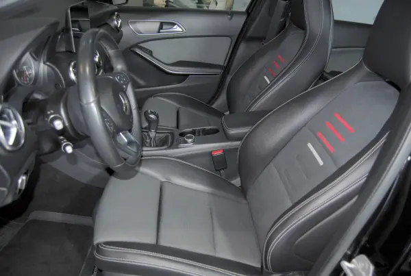 Mercedes-Benz A 180 AMG Line 14