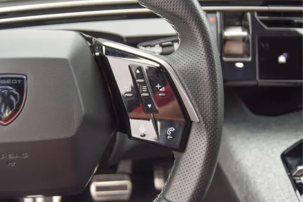 Peugeot E-3008 73 kWh GT 20