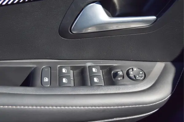 Peugeot e-208 50 kWh Allure 31