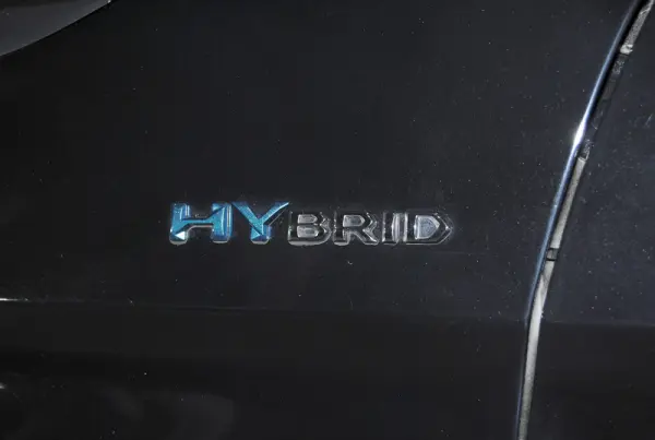 Peugeot 3008 1.6 Hybrid GT e-EAT8 12