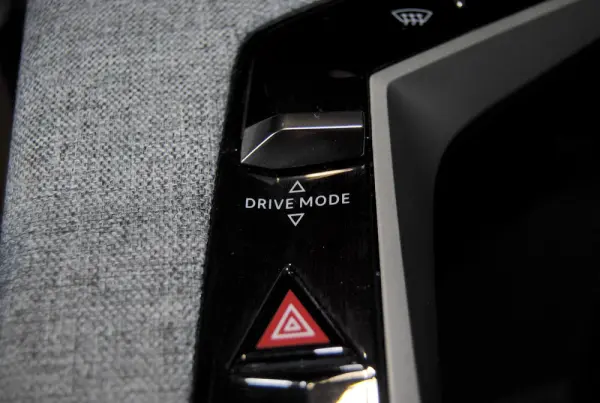 Peugeot 3008 1.2 Hybrid Allure e-DCS6 40