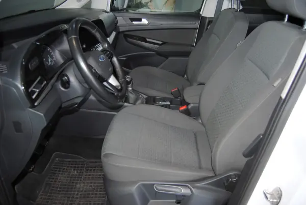 Ford Tourneo Connect 2.0 TDCi Titanium 5 lugares 18