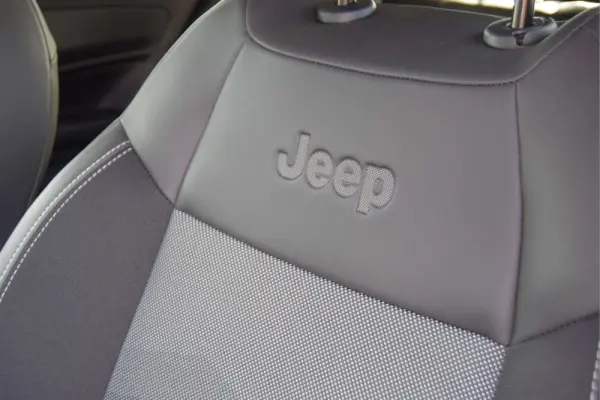 Jeep Avenger 54 kWh Summit 35