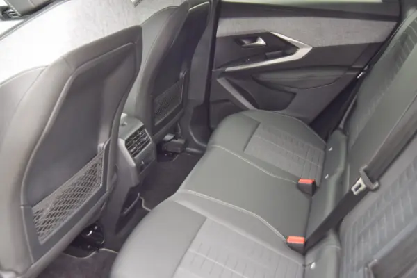 Peugeot E-3008 73 kWh GT 53