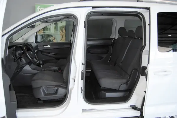 Ford Tourneo Connect 2.0 TDCi Titanium 5 lugares 14