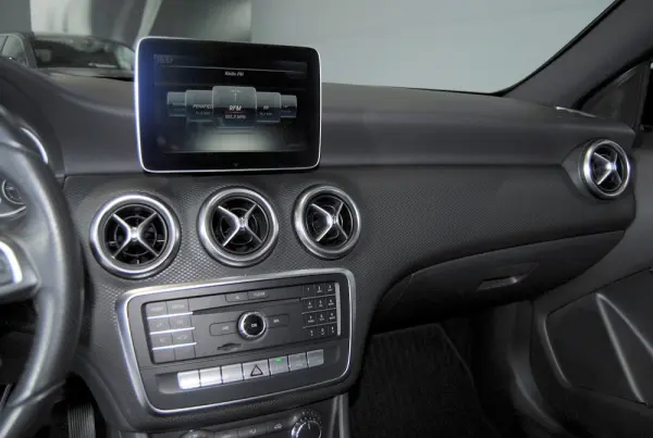 Mercedes-Benz A 180 AMG Line 21