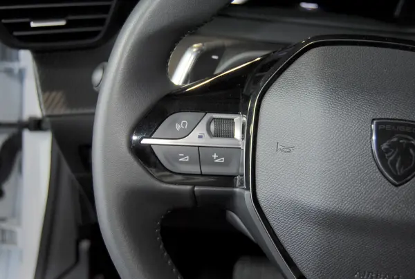 Peugeot 208 1.2 Hybrid Allure e-DCS6 21