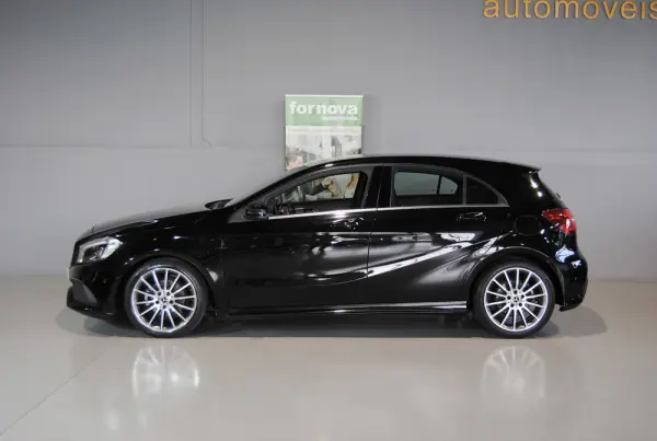 Mercedes-Benz A 180 AMG Line 9