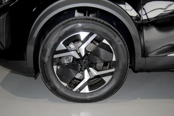 Peugeot 2008 1.2 Hybrid Allure e-DCS6 10