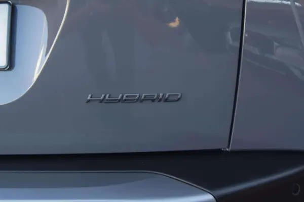 Peugeot 2008 1.2 Hybrid Allure e-DCS6 27