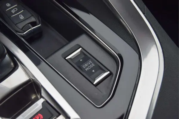 Peugeot 3008 1.6 Hybrid GT e-EAT8 24