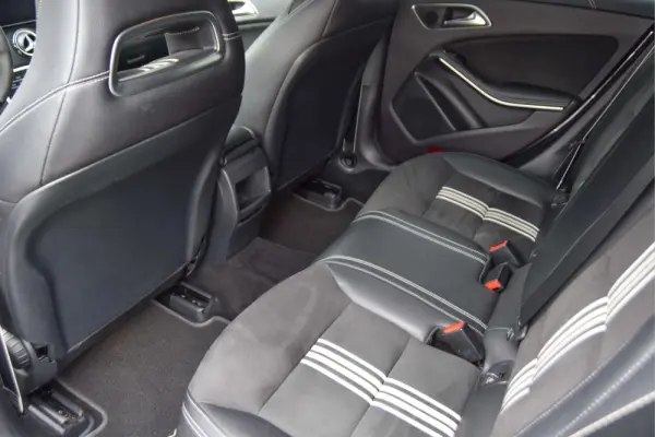 Mercedes-Benz CLA 180 d Shooting Brake AMG Line 24