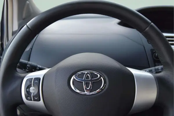 Toyota Yaris 1.0 VVT-i Sol 13