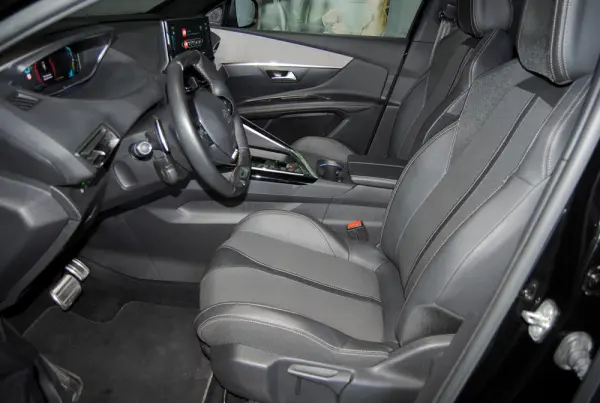 Peugeot 3008 1.6 Hybrid GT e-EAT8 17