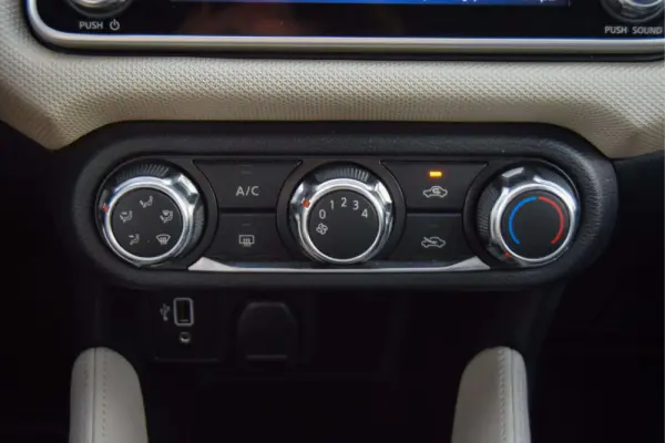 Nissan Micra 1.0 IG-T N-Connecta 18