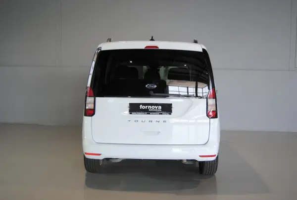 Ford Tourneo Connect 2.0 TDCi Titanium 5 lugares 8