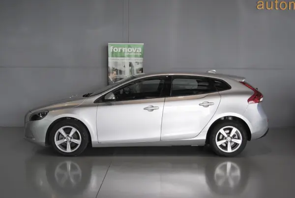 Volvo V40 2.0 D2 Kinetic 9