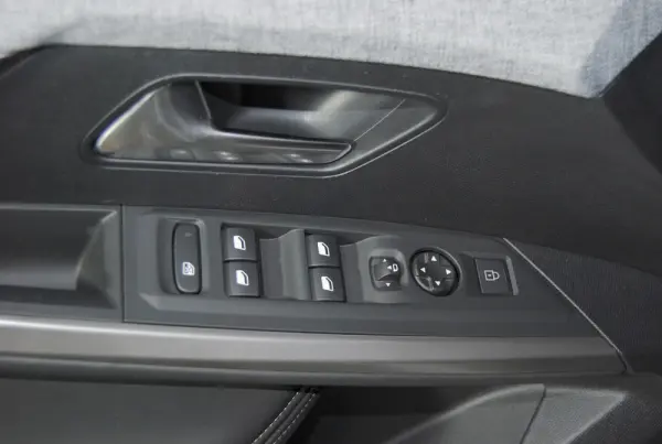 Peugeot 3008 1.2 Hybrid Allure e-DCS6 20