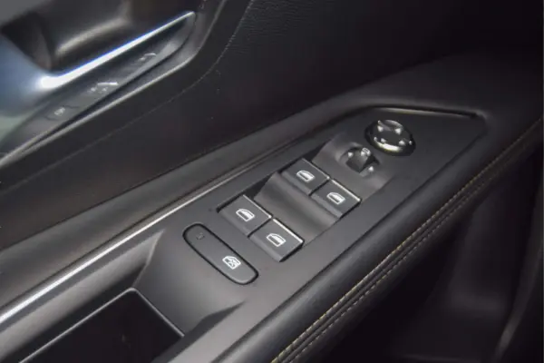 Peugeot 3008 1.6 Hybrid GT e-EAT8 31