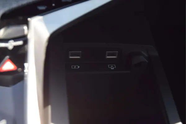 Peugeot E-5008 73 kWh GT 13