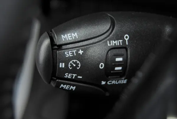 Peugeot 208 1.2 Hybrid Allure e-DCS6 35
