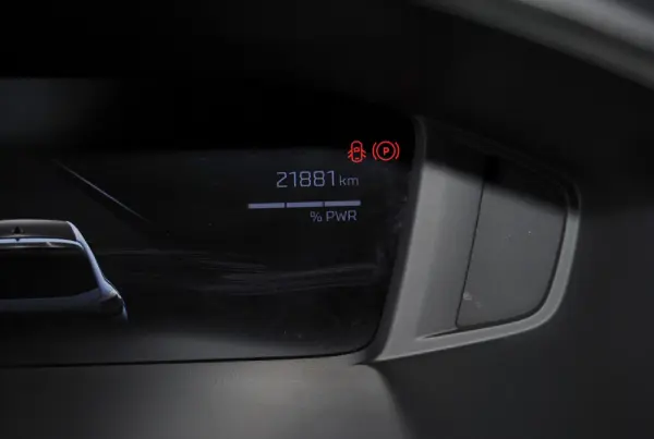 Peugeot 208 1.2 Hybrid Allure e-DCS6 28