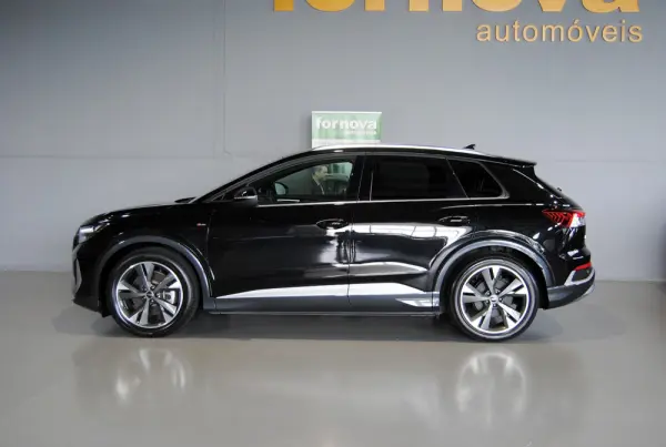 Audi Q4 e-tron 45 82 kWh SE S-Line Plus 8