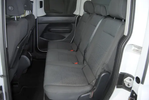 Ford Tourneo Connect 2.0 TDCi Titanium 5 lugares 19