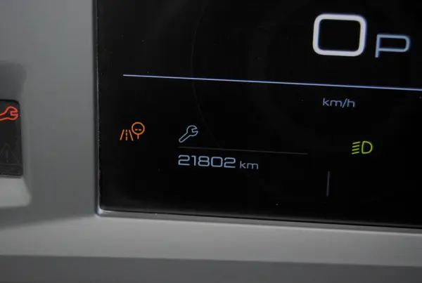 Peugeot 3008 1.2 Hybrid Allure e-DCS6 32