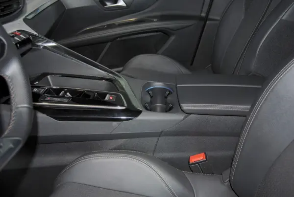 Peugeot 3008 1.6 Hybrid GT e-EAT8 44